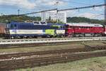 ZSSK Cargo 363 095 steht mit ein ex-CSD Taigatrommel am 23 Juni 2022 in Kosice.