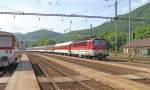 240 100-8 mit Fernzug R 830 „Tekov“ („Die Landschaft Barsch“) Bansk Bystrica/Neusohl (08:40) – Zvolen os.