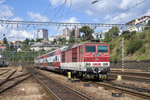 Am 11. August 2016 ist 263 004 mit Os 2049 von Malacky nach Bratislava hlavná stanica unterwegs und konnte bei der Einfahrt in den Zielbahnhof festgehalten werden. 