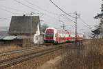 Doppelstock - Nahverkehrstrieben 671 010 verlässt am 23.03.2017 die Haltestelle Ganovce.