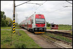Elefant 671018-0 hält als Zug 4615 auf dem Weg nach Nove Zamky um 12.21 Uhr am Haltepuntk Jatov.