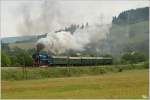 Anlsslich der Kindertage in Vrtky, fhrt  Papagei  477 013 als Os 31217 von Vrtky nach Kremnica. 
Horn tubňa 2.6.2012

