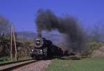 Ein Fotogterzug bespannt mit einer lgefeuerten Lok der Baureihe 555.3008 (DR Baureihe 52) fuhr, wie in den 1970er Jahren fr einige Tage, zwischen Brezno und Svedlar in der Niederen Tatra.