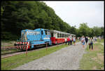 TU 29 2003 der historischen Schmalspurbahn in Kosice war am 27.06.2023 mit einem Sonderzug der IPA Kreis Steinfurt e. V. im Einsatz. Hier ist die Gruppe gerade im Endpunkt der Strecke im Endbahnhof Alpinka angekommen und verläßt den Sonderzug.