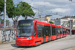 Skoda ForCity 30T 7520 als Linie 1 nach Petržalka in hlavná stanica, 01.08.2016.