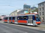 Slowakei / Straßenbahn Bratislava: Tatra K2S - Wagen 7120 ...aufgenommen im Mai 2015 an der Haltestelle  Trnavské mýto  in Bratislava.