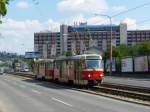 Wagen 7833 auf der Linie 5 nach Dúbravka, hier in der Karloveská ulica. 22.8.2015