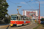 T6A5 7907 + 7908 als Linie 5 nach Dubravka bei der Ausfahrt aus der Haltestelle Puchovska.