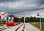 Bratislava ForCity 30T wagen 7508 als Linie 3 in Petržalka bei einer tolle Wetterstimmung, ein paar Minuten später begann es zu regnen, 17.09.2016.