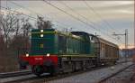 SŽ 642-200 zieht Güterwagon durch Maribor-Tabor Richtung Maribor HBF.