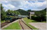 664 119 mit ihrem SE 19194 bei der Durchfahrt der Station Taxwirt am 25.6.2010. Man soll es nicht fr mglich halten, aber hier halten ganze zwei Zge pro Tag.