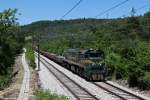 664 104 mit Güterzug am 09.06.2014 bei Rakek.