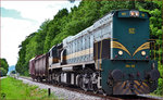 SŽ 664-105 zieht zwei Wagons durch Maribor-Studenci Richtung Tezno VBF. /30.5.2016