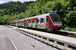 814 121-5 als LP 4210 (Sežana - Nova Gorica - Jesenice), am 26.5.2016 bei einem Aufenthalt im Bahnhof Bled Jezero.