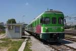 Dieseltriebwagen 711015 steht am 24.5.2011 im Hauptbahnhof Lubljana  an der Tankanlage.