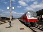 Triebwagen 713 am Bahnsteig 2 im Hauptbahnhof in Ljubljana, Juni 2016