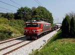 Die 363 014 mit einem Güterzug am 18.08.2018 unterwegs bei Lušečka Vas.