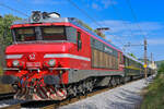 SŽ 363-027 zieht Venice Simplon Orient Express durch Maribor-Tabor Richtung Süden. /5.10.2021