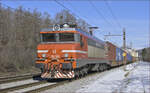 SŽ 363-030 zieht Containerzug durch Maribor-Tabor Richtung Koper Hafen. /1.2.2023