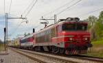 S 363-015 zieht LkW-Zug durch Maribor-Tabor Richtung Norden./ 10.4.2012