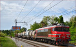 SŽ 363-035 zieht Güterzug durch Maribor-Tabor Richtung Norden.