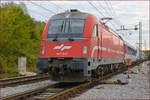 SŽ 514-012 zieht LkW-Zug durch Maribor-Tabor Richtung Wels. /11.10.2020