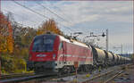 SŽ 514-102 zieht Kesselzug durch Maribor-Tabor Richtung Norden. /10.11.2021