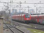 Rekordverdächtiger Aufmarsch: Gleich acht identische Exemplare der Baureihe 541 waren am Karsamstag in Reih' und Glied auf dem Bahnhof der slowenischen Hauptstadt Ljubljana bei regnerischem Wetter abgestellt (4.4.2015).