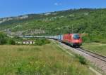 541 011 mit einem Containerzug am 06.06.2015 bei Zanigrad. 