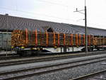 Slovenien - Beladener Güterwagen von Typ Sgns 31 79 430 5 709-4 im Güterbahnhof von Biel am 31.03.2018