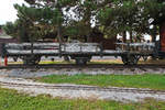 Ein altersschwacher 3-achsiger Flachwagen war Ende August 2019 im Eisenbahnmuseum Ljubljana ausgestellt.