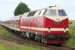Die 119 158-4 zieht ...  Eric Otten 17.06.2010