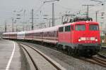 Die 110 457-9 zieht ...  Eric Otten 13.09.2011