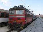 Sonstige 43 546 1 mit Zug 9622 Varna-Ruse auf Bahnhof Varna am 23-08-2006.