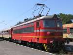 Sonstige 43 541 2 mit IC 8601 Sofia-Burgas (София-Бургас) auf Bahnhof Burgas (Бургас) am 19-08-2006.