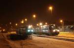 Bf Greiz morgens 03.45 Uhr, die beiden Triebwagen auf Gleisen ...