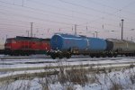 sonstige Dieser blaue ERMEWA-Kesselwagen mit der Nr. 33 RIV 80 D-ERMD 795 6 603-4 rollt am Ende eines Kesselwagenzuges durch Angerm�nde. 26.01.2010