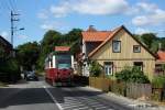 sonstige 187 018 durchf�hrt die Ortsdurchfahrt von Wernigerode um gleich am Bahnsteig von Wernigerode Hochschule zum stehen zu kommen. Dann sind es nurnoch weniger Meter die er ins Tal zum 'Hauptbahnhof' Wernigerode rollen muss. (25.7.2010)