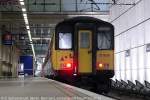 Stansted Airport, Stansted Express EMU 317 650 am Bahnsteig, gerade ...