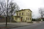 Stra�enansicht des Bahnhofsgeb�udes von Kleinenbroich. Sch�n zu erkennen der Quaderputz, ...