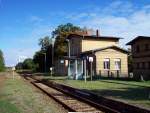 Wutike, KBS 209.73 (Neustadt/Dosse-Pritzwalk), Bahnhofsgeb�ude mit Bahnsteig (30.09.2010)  ...