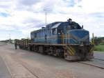 Diesellok 205 mit eine G�terzug auf Bahnhof Gobabis am 27-2-2009. ...