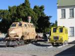 Sonstige Panzerfahrzeug aus der Zeit der s�dafrikanischen Besetzung und Triebwagen “Funkey” im TransNamib-Museum in Windhoek am 9-7-2010.