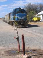 207 mit G�terzug Gobabis-Windhoek auf Bahnhof Gobabis am 7-7-2010.  ...