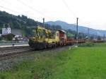 sonstige Kranfahrzeug 99 81 9120 524-1 mit eine Bauzug bei Brixen im Thale am 26-8-2008.