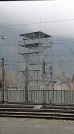 sonstige Kurz vor Abbau?: Der Aussichtsturm in Erstfeld, der schon seit 2007 an dieser Stelle steht wird wahrscheinlich bald abgebaut. (15.04.10)