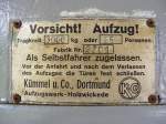 Sonstiges Das Fabrikschild eines stillgelegten Gep�ckaufzuges auf dem n�rdlichen Bahnsteig des Herner Bahnhofs, 29. Juni 2010.