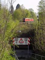 Ein gro�es Schild weist ...  J�rgen Vos 31.07.2011