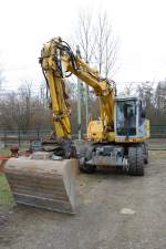 Dieser Zweiwegebagger stand neben ...  Andreas Strobel 18.03.2010
