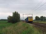 Ein Bahndienstfahrzeug zwischen Den Bosch und Utrecht bei Houten am ...